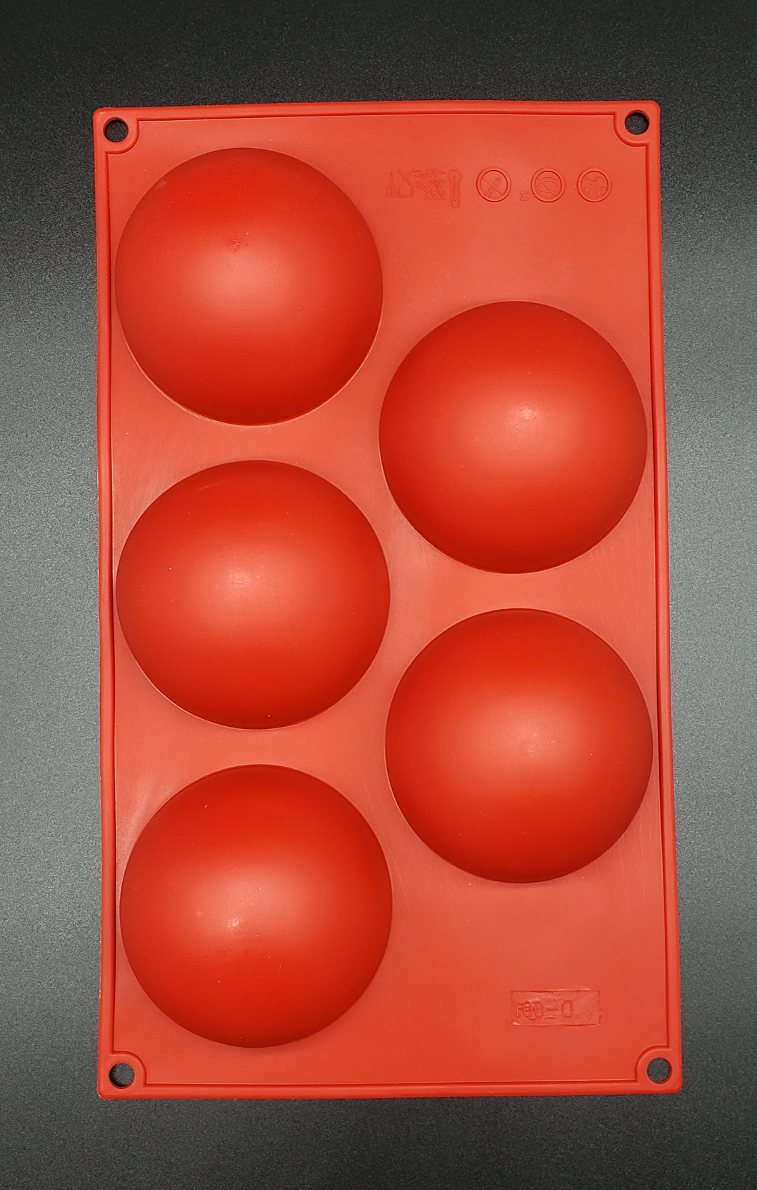 SILICONE MOLD/PAN HEMISPHERE 4oz. 3.15
