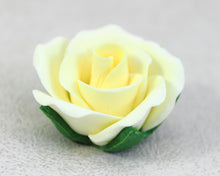 GUMPASTE ROSE W/ LEAVES 8PC IVORY