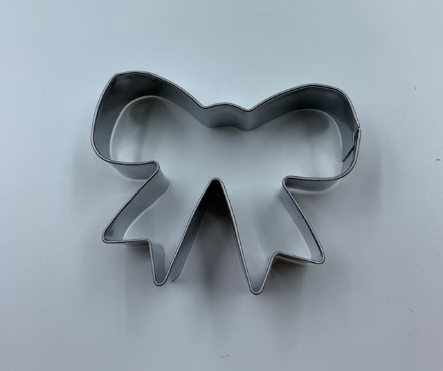 COOKIE CUTTER BOW APPROX. 3